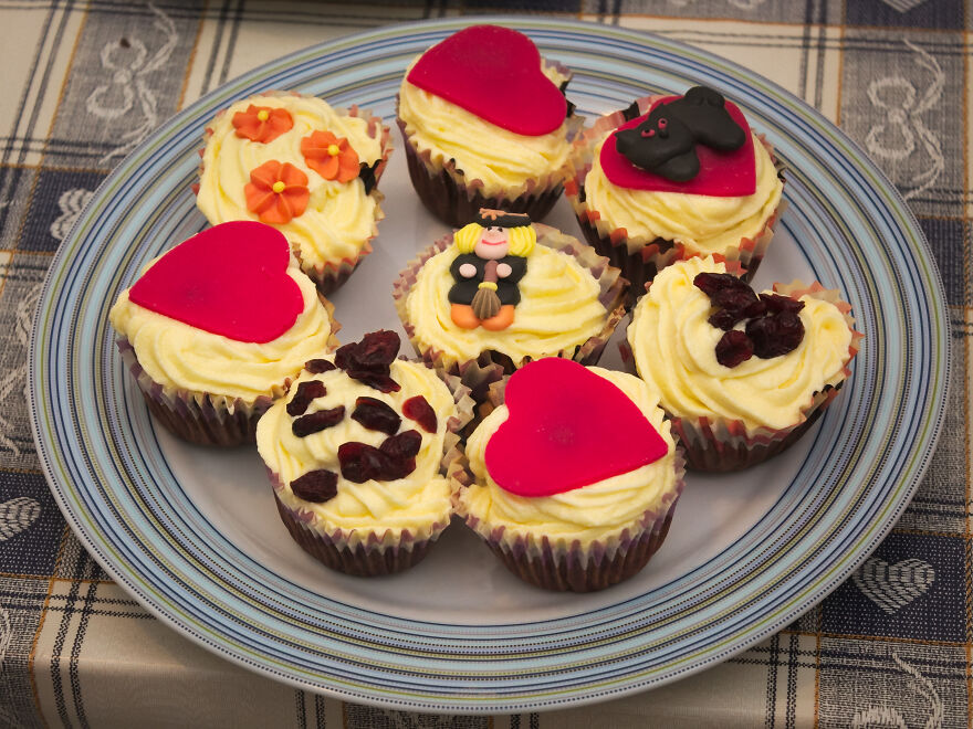 My Girlfriend Learned How To Decorate Cakes By Herself, Here&#8217;s Her Progress Over The Years (24 Pics)