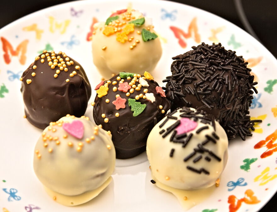 My Girlfriend Learned How To Decorate Cakes By Herself, Here&#8217;s Her Progress Over The Years (24 Pics)