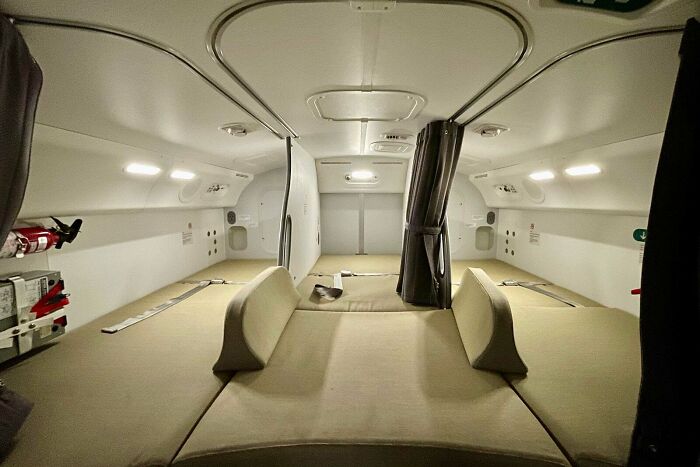 Here’s What It’s Like Inside Your Plane’s Hidden “Crew Rest,” Where Pilots And Flight Attendants Sleep Here’s What It’s Like Inside Your Plane’s Hidden “Crew Rest,” Where Pilots And Flight Attendants Sleep