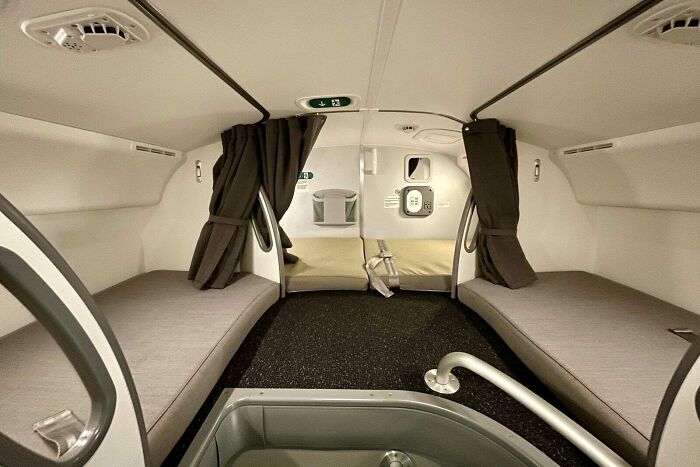 Here’s What It’s Like Inside Your Plane’s Hidden “Crew Rest,” Where Pilots And Flight Attendants Sleep Here’s What It’s Like Inside Your Plane’s Hidden “Crew Rest,” Where Pilots And Flight Attendants Sleep