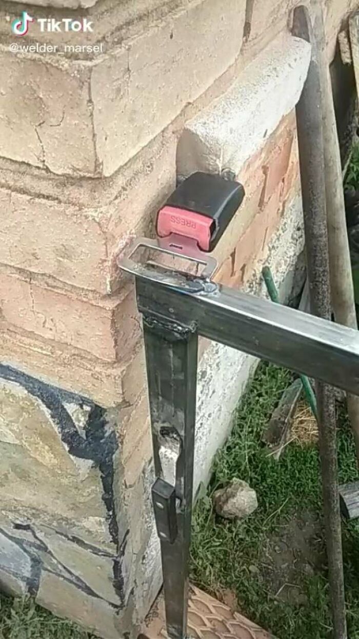 40 Times People Had Such ‘Genius’ Solutions To Various Problems, They Got Posted On ‘Redneck Engineering’ 40 Times People Had Such ‘Genius’ Solutions To Various Problems, They Got Posted On ‘Redneck Engineering’