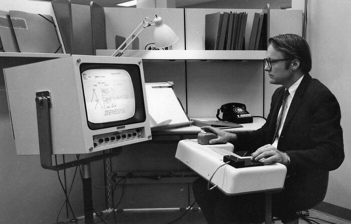28 Incredible Technologies From The Past That Just Look Odd Today