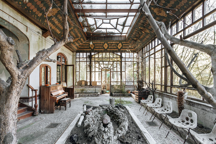 As A Pianist And A Photographer, I Spent Over 10 Years Looking For Abandoned Pianos In Europe. Here Are My 31 Favorite Photos As A Pianist And A Photographer, I Spent Over 10 Years Looking For Abandoned Pianos In Europe. Here Are My 31 Favorite Photos