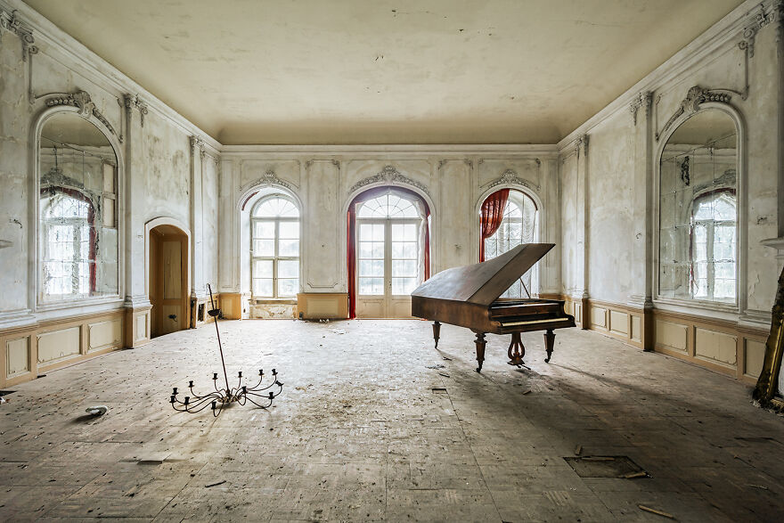 As A Pianist And A Photographer, I Spent Over 10 Years Looking For Abandoned Pianos In Europe. Here Are My 31 Favorite Photos As A Pianist And A Photographer, I Spent Over 10 Years Looking For Abandoned Pianos In Europe. Here Are My 31 Favorite Photos