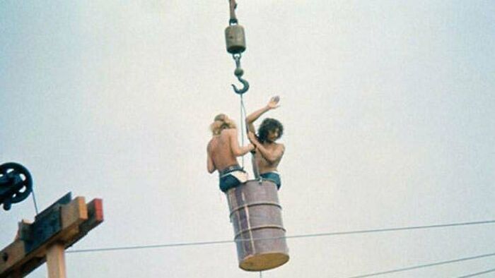 This Online Community Is All About Pics Of People Ignoring Safety As If They’re Immortal This Online Community Is All About Pics Of People Ignoring Safety As If They’re Immortal