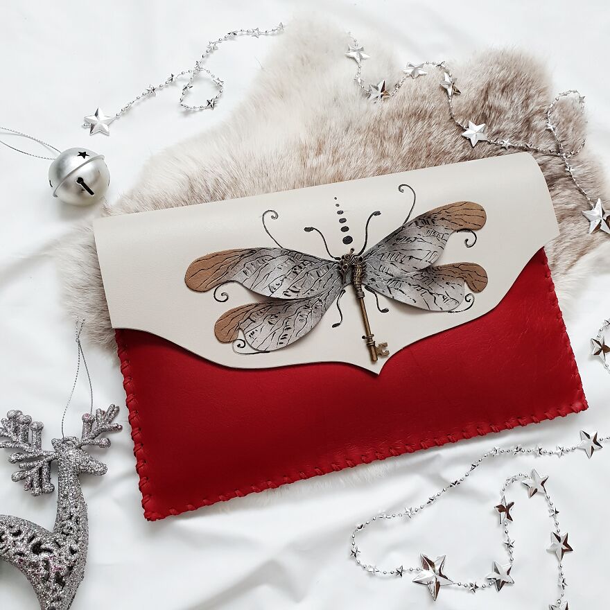I Use 3D And Collage Techniques To Create Unique Handmade Winter-Themed Leather Clutch Bags (21 Pics)