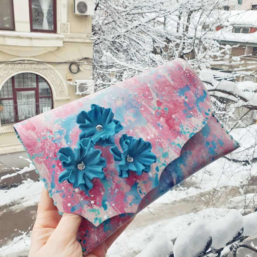 I Use 3D And Collage Techniques To Create Unique Handmade Winter-Themed Leather Clutch Bags (21 Pics)