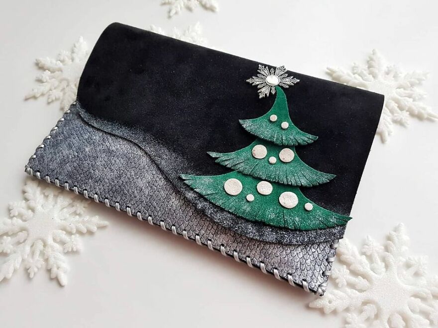 I Use 3D And Collage Techniques To Create Unique Handmade Winter-Themed Leather Clutch Bags (21 Pics)