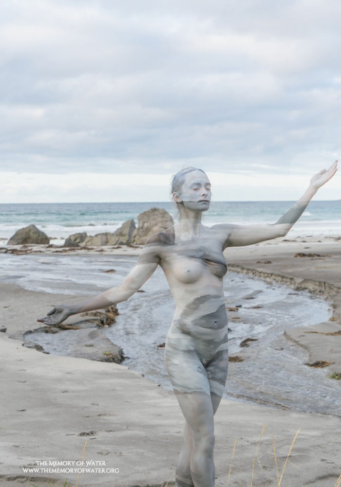 We Worked For Two Weeks In Harsh Conditions To Make This Model Disappear Into Breathtaking Arctic Landscapes We Worked For Two Weeks In Harsh Conditions To Make This Model Disappear Into Breathtaking Arctic Landscapes