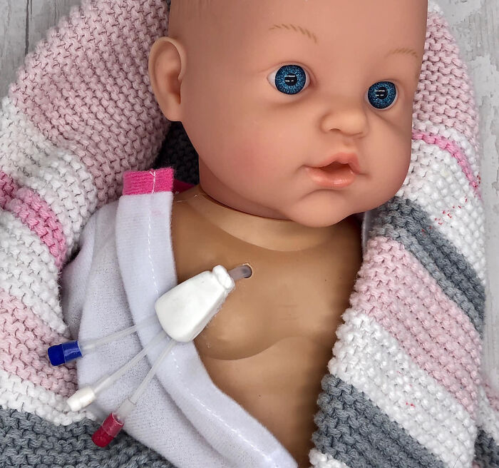 Mom Starts Making Inclusive Dolls After She Couldn’t Find Any With Hearing Aids For Her Deaf Daughter Mom Starts Making Inclusive Dolls After She Couldn’t Find Any With Hearing Aids For Her Deaf Daughter