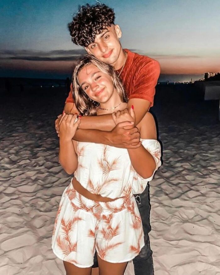 Wear the Detective Hat for 30 Pics in This “Siblings or Dating” Quiz Wear the Detective Hat for 30 Pics in This “Siblings or Dating” Quiz