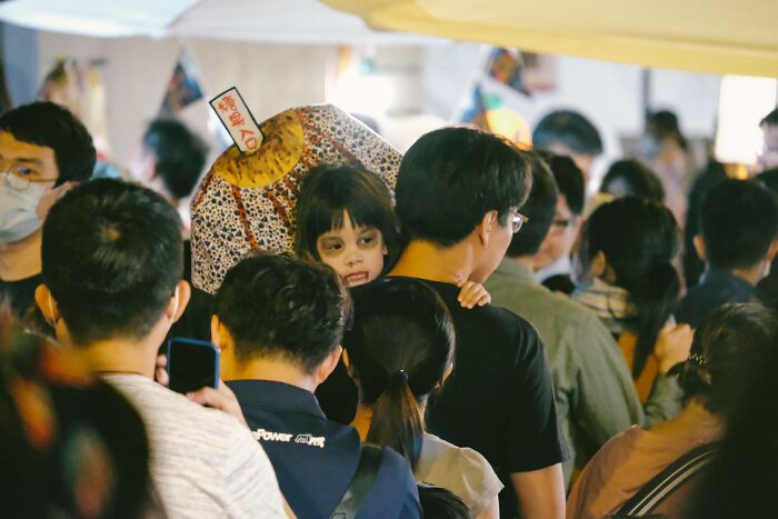 This Little Girl’s Headless Halloween Costume Was So Terrifying, It Scared Away Other Kids This Little Girl’s Headless Halloween Costume Was So Terrifying, It Scared Away Other Kids