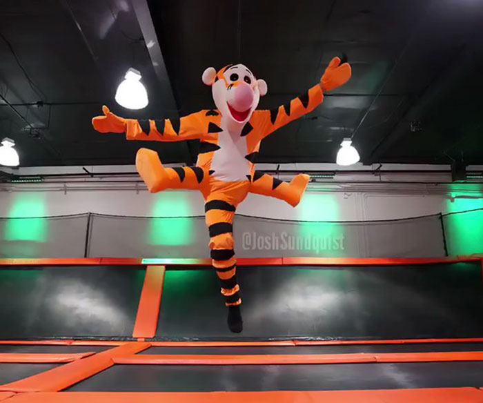 Every Halloween, This One-Legged Guy Makes An Epic Halloween Costume And He Just Revealed His 2020 Costume