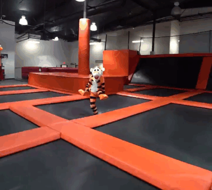 Every Halloween, This One-Legged Guy Makes An Epic Halloween Costume And He Just Revealed His 2020 Costume