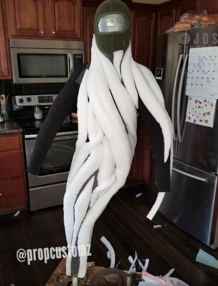 Every Halloween, This One-Legged Guy Makes An Epic Halloween Costume And He Just Revealed His 2020 Costume