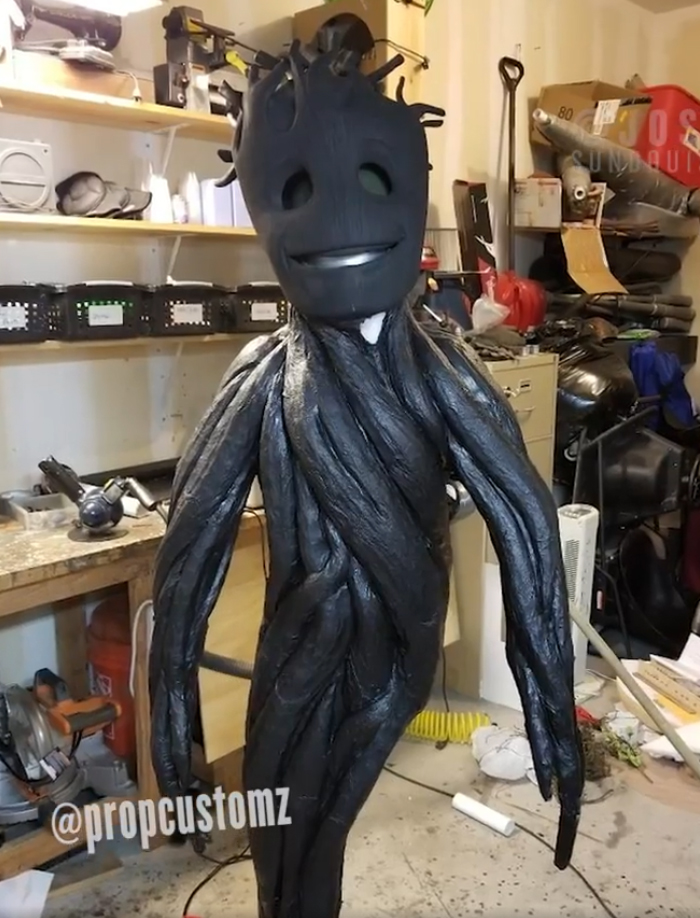 Every Halloween, This One-Legged Guy Makes An Epic Halloween Costume And He Just Revealed His 2020 Costume