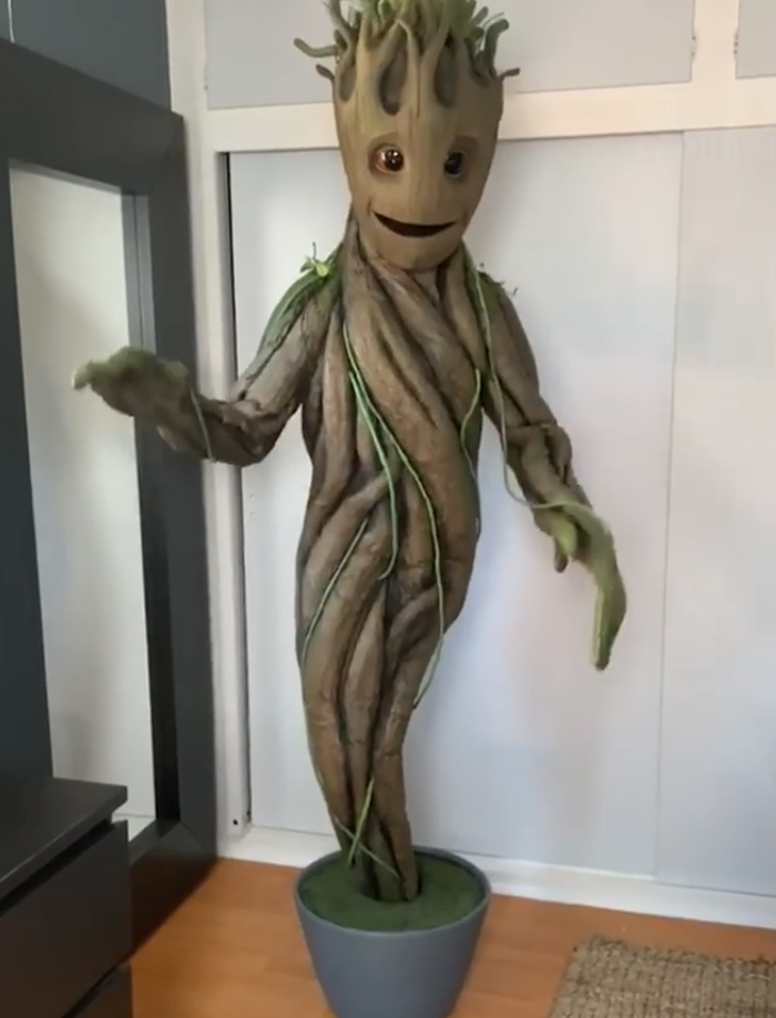 Every Halloween, This One-Legged Guy Makes An Epic Halloween Costume And He Just Revealed His 2020 Costume