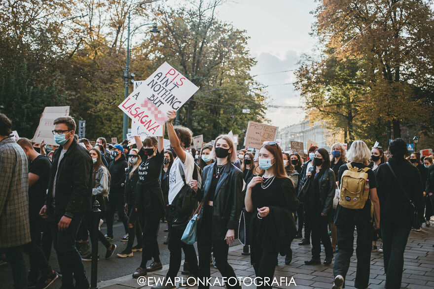 I Document How People Protest The New Law That Bans Abortion In Poland (40 Pics) I Document How People Protest The New Law That Bans Abortion In Poland (40 Pics)