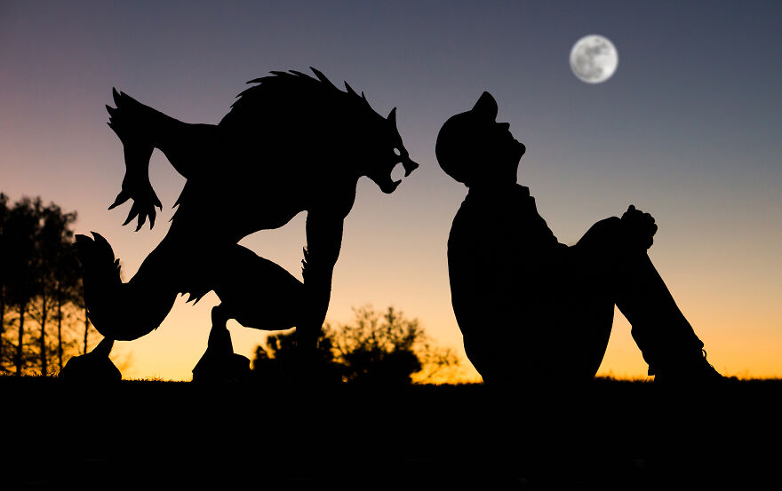 I Pose With These 48 Spooky Cardboard Cutouts At Sunset For This Year’s Halloween I Pose With These 48 Spooky Cardboard Cutouts At Sunset For This Year’s Halloween