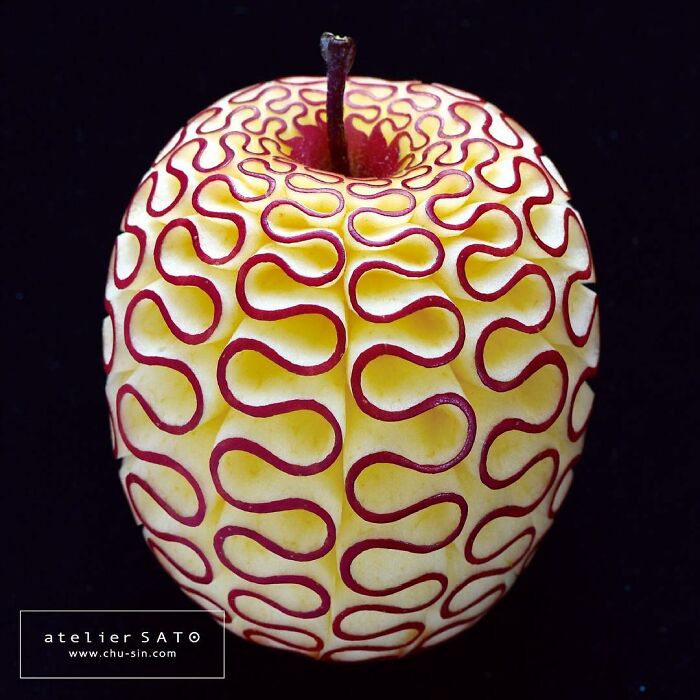 Artist Creates Beautiful Patterns On Fruits And Vegetables By Hand-Carving Intricate Designs Artist Creates Beautiful Patterns On Fruits And Vegetables By Hand-Carving Intricate Designs