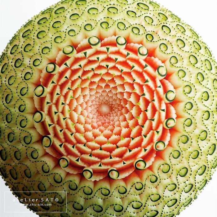 Artist Creates Beautiful Patterns On Fruits And Vegetables By Hand-Carving Intricate Designs Artist Creates Beautiful Patterns On Fruits And Vegetables By Hand-Carving Intricate Designs