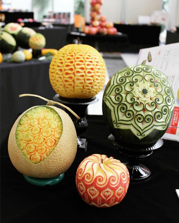 Artist Creates Beautiful Patterns On Fruits And Vegetables By Hand-Carving Intricate Designs Artist Creates Beautiful Patterns On Fruits And Vegetables By Hand-Carving Intricate Designs