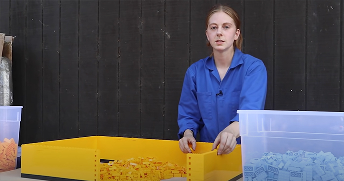 Woman Builds A Photo Booth That Lets Her Dog Take Selfies For Treats, And Over 230K People On Twitter Are Obsessed Woman Builds A Photo Booth That Lets Her Dog Take Selfies For Treats, And Over 230K People On Twitter Are Obsessed