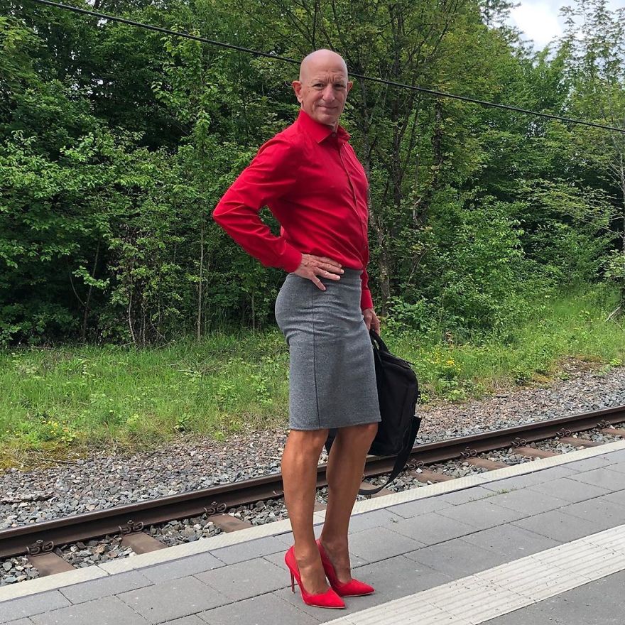 Skirts And Heels Are Not Just For Women, This Guy Proves That Perfectly (30 Pics)