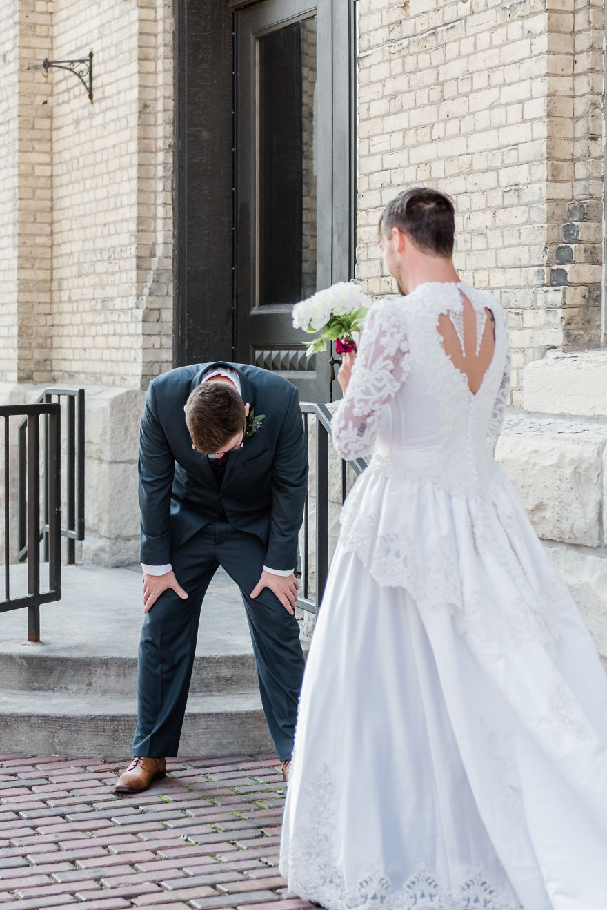 Funny Best Man Crashes First Look In A $60 Goodwill Wedding Dress Funny Best Man Crashes First Look In A $60 Goodwill Wedding Dress