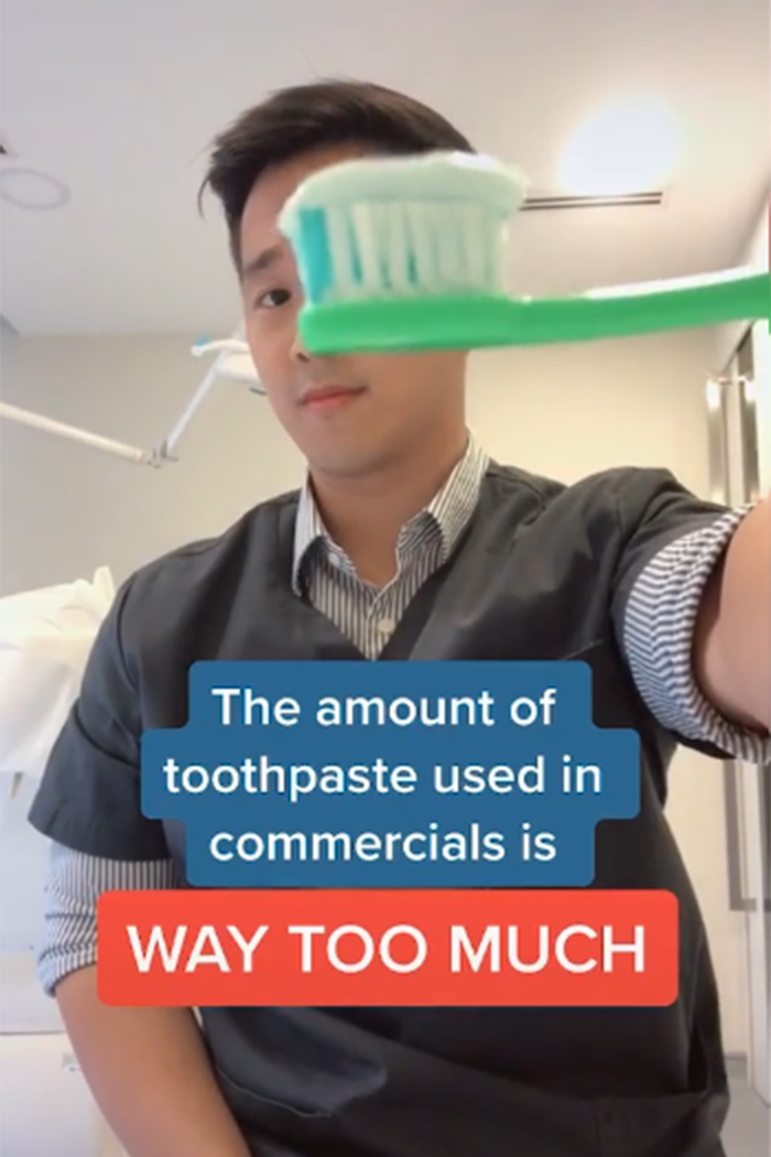 Dentist On TikTok Compares How Much Toothpaste We’re Told To Use By The Commercials, And The Actual Amount We Need Dentist On TikTok Compares How Much Toothpaste We’re Told To Use By The Commercials, And The Actual Amount We Need