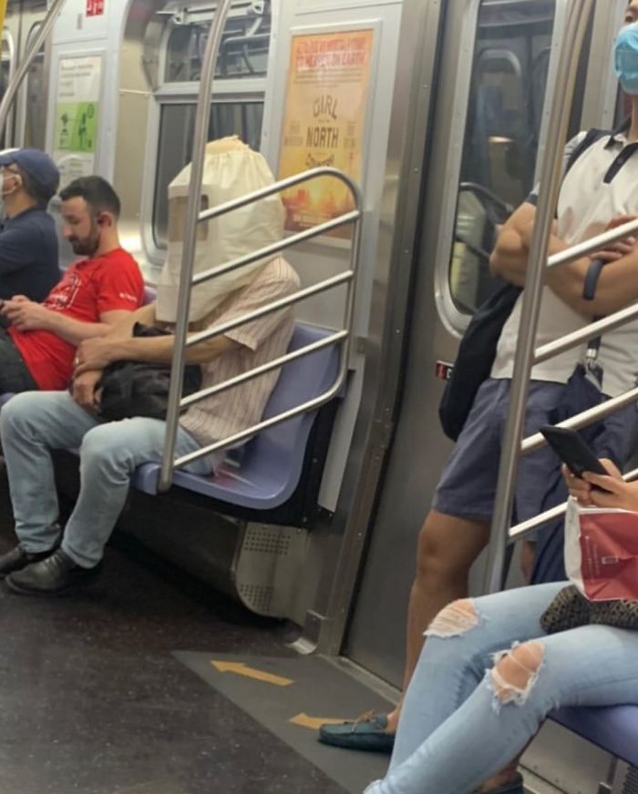 This Instagram Page Is Posting The Most Ridiculous Corona Masks Spotted On The Subway (37 Pics) This Instagram Page Is Posting The Most Ridiculous Corona Masks Spotted On The Subway (37 Pics)