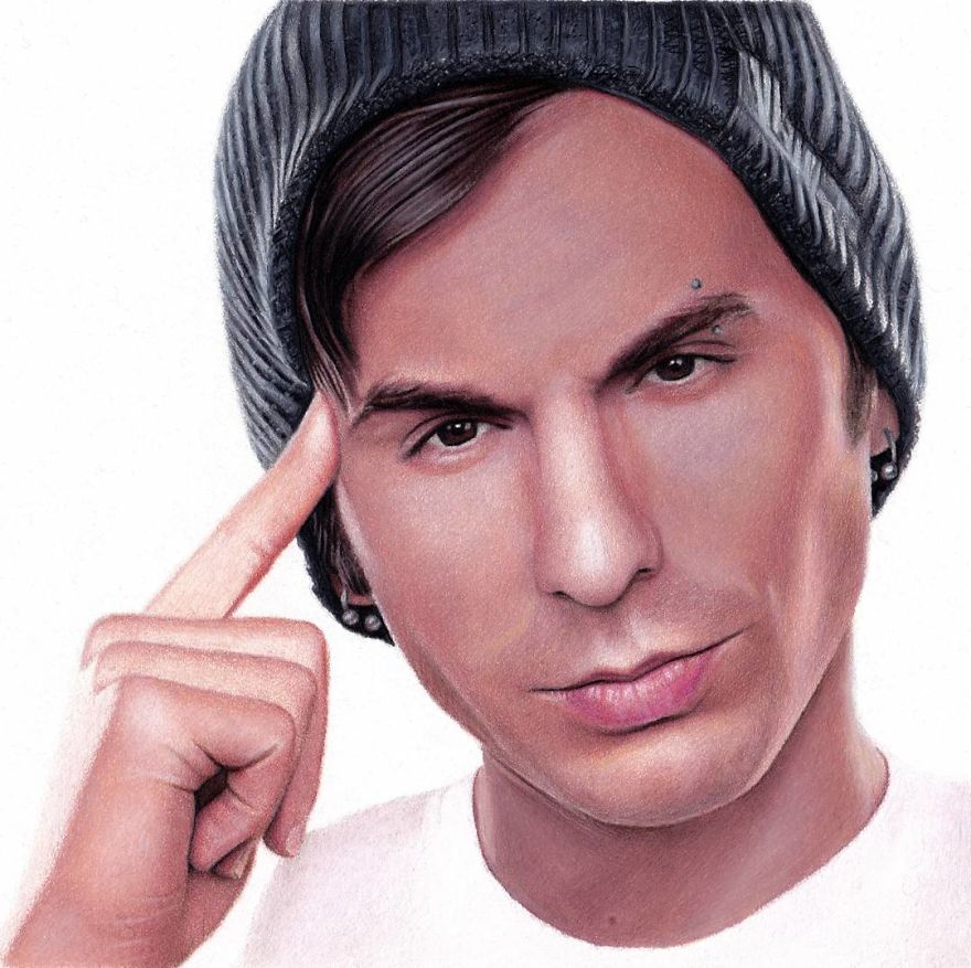 Artist Uses Colored Pencils To Create These Hyper-Realistic Portraits (19 Pics) Artist Uses Colored Pencils To Create These Hyper-Realistic Portraits (19 Pics)
