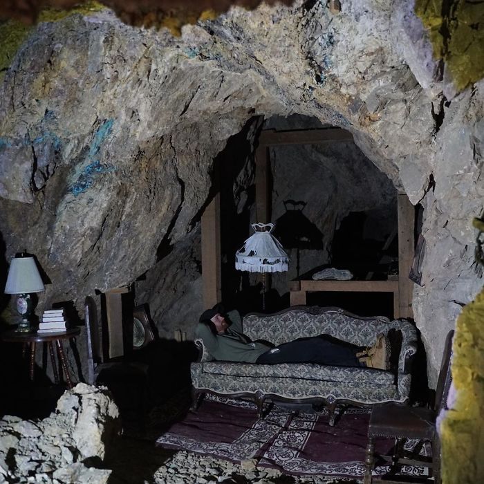 After Buying $1.4M Ghost Town, Man Gets Stuck There Due To The Pandemic For Over 6 Months After Buying $1.4M Ghost Town, Man Gets Stuck There Due To The Pandemic For Over 6 Months