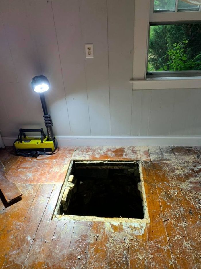 Man Discovers Secret 30 ft Well Inside His Friend’s 1843 House After Breaking Through The Floorboards Man Discovers Secret 30 ft Well Inside His Friend’s 1843 House After Breaking Through The Floorboards