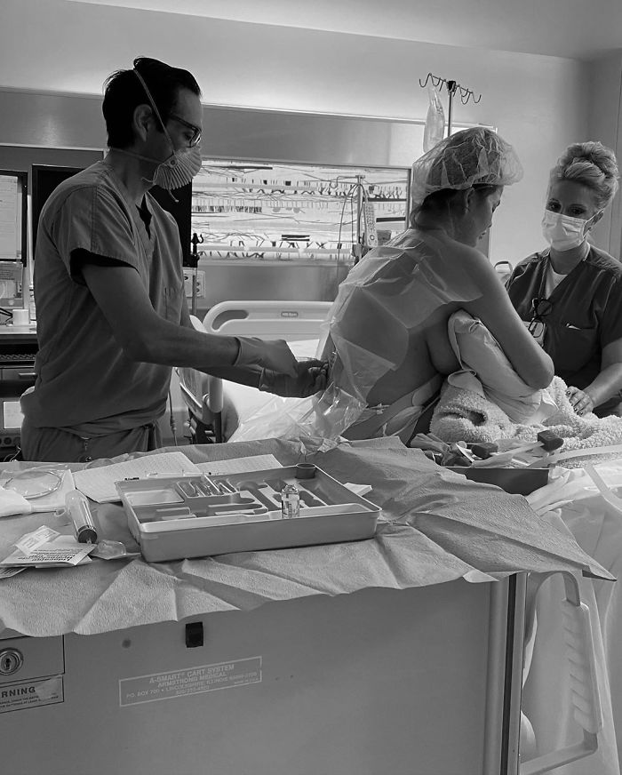 Chrissy Teigen Suffers A Miscarriage, People Support Her And Say She Helped Other Mothers Feel Less Alone Chrissy Teigen Suffers A Miscarriage, People Support Her And Say She Helped Other Mothers Feel Less Alone