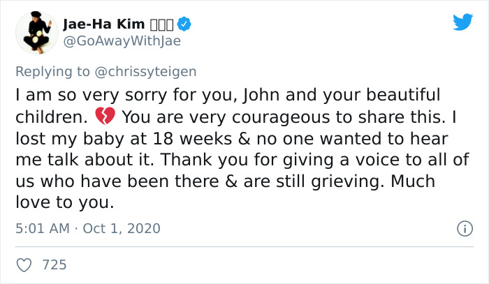 Chrissy Teigen Suffers A Miscarriage, People Support Her And Say She Helped Other Mothers Feel Less Alone Chrissy Teigen Suffers A Miscarriage, People Support Her And Say She Helped Other Mothers Feel Less Alone