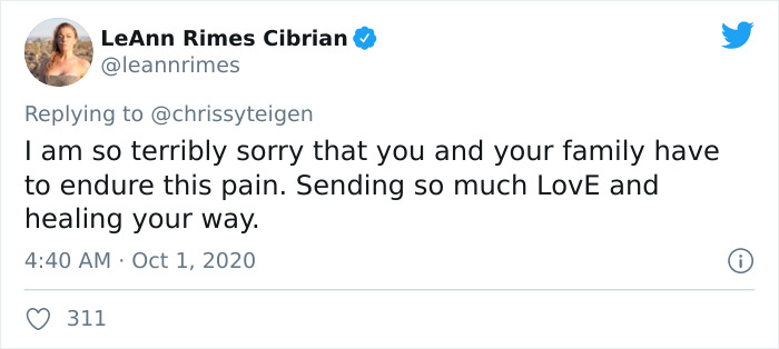 Chrissy Teigen Suffers A Miscarriage, People Support Her And Say She Helped Other Mothers Feel Less Alone Chrissy Teigen Suffers A Miscarriage, People Support Her And Say She Helped Other Mothers Feel Less Alone