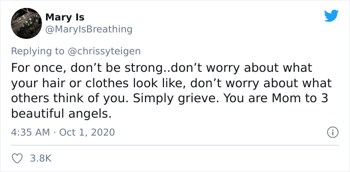 Chrissy Teigen Suffers A Miscarriage, People Support Her And Say She Helped Other Mothers Feel Less Alone Chrissy Teigen Suffers A Miscarriage, People Support Her And Say She Helped Other Mothers Feel Less Alone