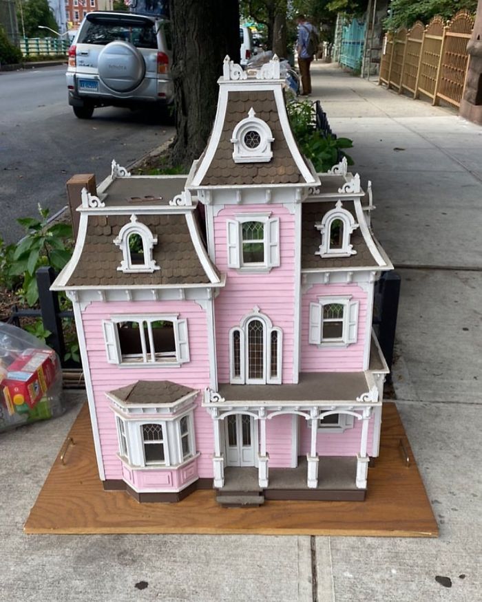 People Share What They Found Thrown Away And The Phrase ‘One Man’s Trash Is Another Man’s Treasure’ Has Never Been So Real