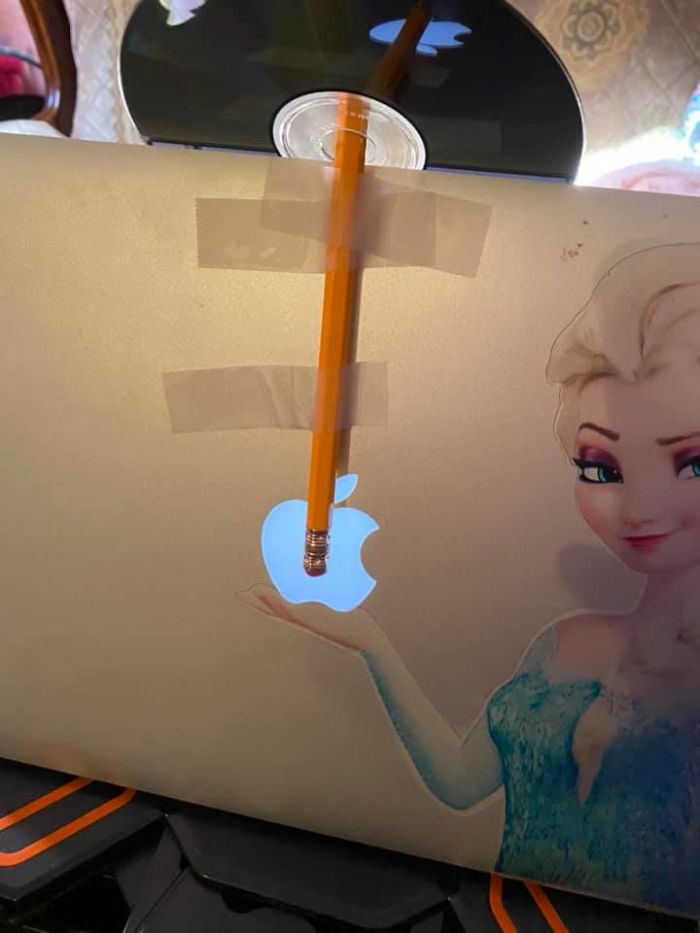 Genius Low-Tech Life Hack For Teachers To Show Handwritten Notes In Online Classes Genius Low-Tech Life Hack For Teachers To Show Handwritten Notes In Online Classes