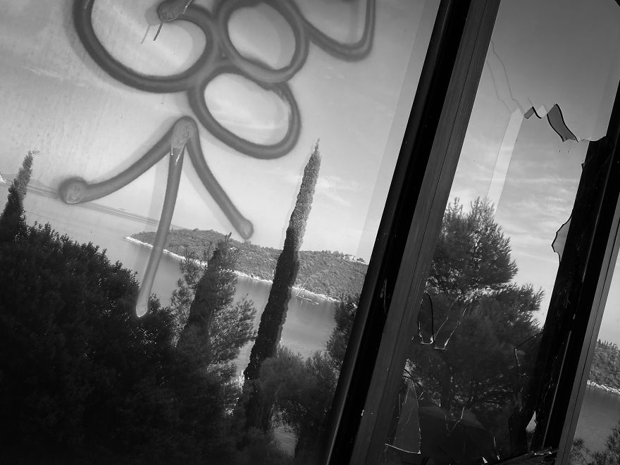 I Photograph Luxury Hotels That Were Abandoned After The Yugoslavia War (32 Pics) I Photograph Luxury Hotels That Were Abandoned After The Yugoslavia War (32 Pics)