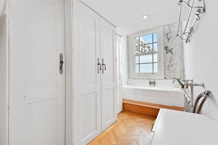 Here’s London’s Narrowest Home At Only 5 ft 5 in Across And It’s Currently On The Market For Nearly $1.3M Here’s London’s Narrowest Home At Only 5 ft 5 in Across And It’s Currently On The Market For Nearly $1.3M