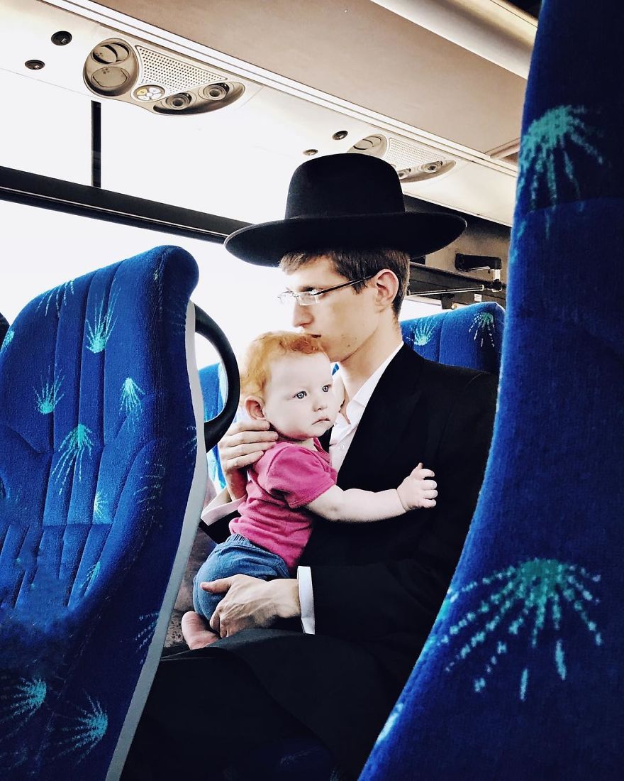 Woman Uses Her iPhone To Capture Portraits Of Strangers On Her Daily Commute To Work, And The Result Is Impressive (30 Pics) Woman Uses Her iPhone To Capture Portraits Of Strangers On Her Daily Commute To Work, And The Result Is Impressive (30 Pics)