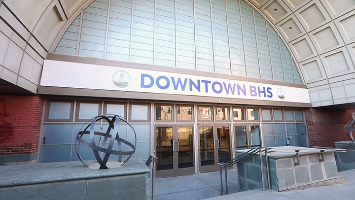 This School In Vermont Has Been Installed In A Former Macy’s And The Vibe Is Unlike Anything Else, Not Only Because Of The Escalators (20 Pics) This School In Vermont Has Been Installed In A Former Macy’s And The Vibe Is Unlike Anything Else, Not Only Because Of The Escalators (20 Pics)