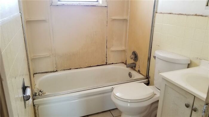 House Listing Of “The Worst House On The Street” Goes Viral For Its Hilarious Commentary House Listing Of “The Worst House On The Street” Goes Viral For Its Hilarious Commentary