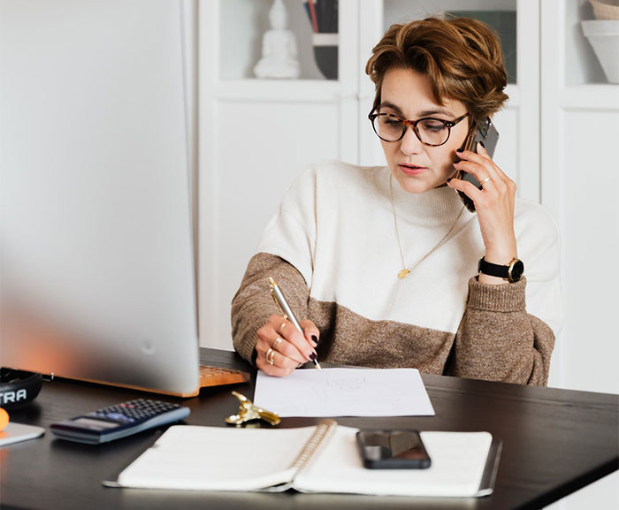 Woman Doesn’t Wear A Bra At Work Despite Her Coworkers Complaining, Asks If She’s Being A Jerk Woman Doesn’t Wear A Bra At Work Despite Her Coworkers Complaining, Asks If She’s Being A Jerk
