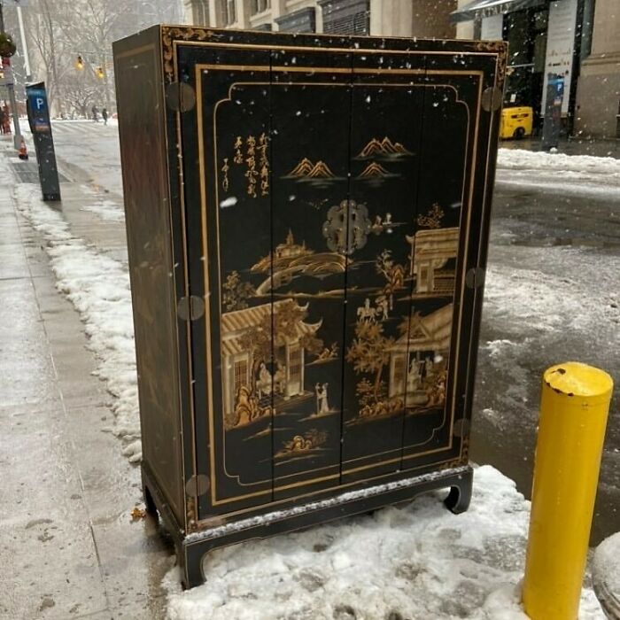 People Share What They Found Thrown Away And The Phrase ‘One Man’s Trash Is Another Man’s Treasure’ Has Never Been So Real (35 New Pics) People Share What They Found Thrown Away And The Phrase ‘One Man’s Trash Is Another Man’s Treasure’ Has Never Been So Real (35 New Pics)