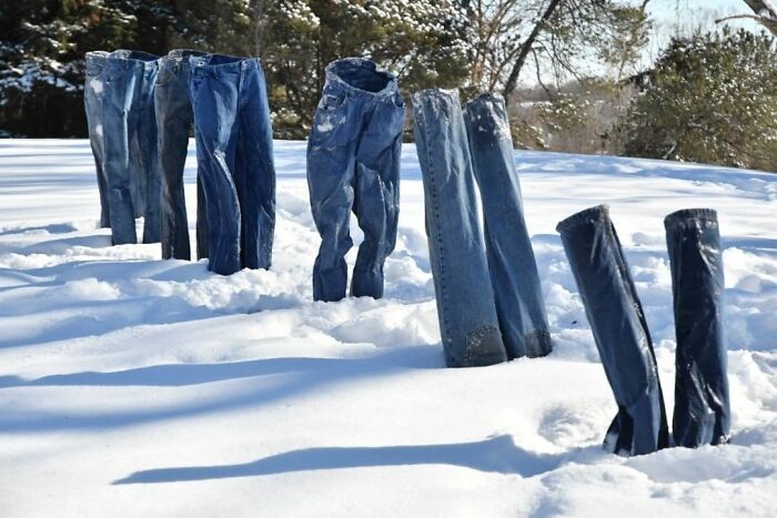 People Are Freezing Their Pants And Other Clothes And It Looks Like The Coolest Science Experiment (40 Pics) People Are Freezing Their Pants And Other Clothes And It Looks Like The Coolest Science Experiment (40 Pics)