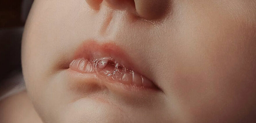 For His Newborn Daughter’s Photoshoot, This Dad Recreated Famous Paintings He And His Wife Love For His Newborn Daughter’s Photoshoot, This Dad Recreated Famous Paintings He And His Wife Love