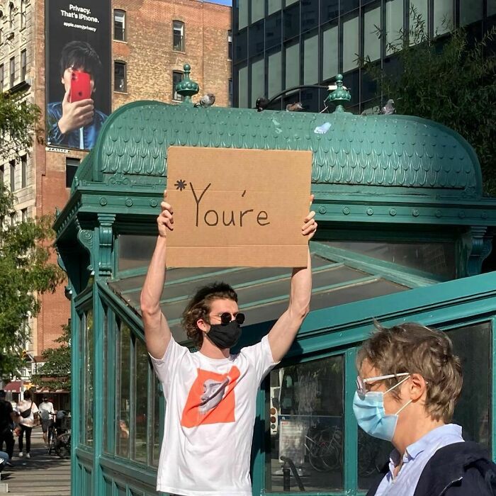 ‘Dude With Sign’ Has 7.4 Million Followers For Protesting Annoying Everyday Things With Funny Signs (40 New Pics) ‘Dude With Sign’ Has 7.4 Million Followers For Protesting Annoying Everyday Things With Funny Signs (40 New Pics)